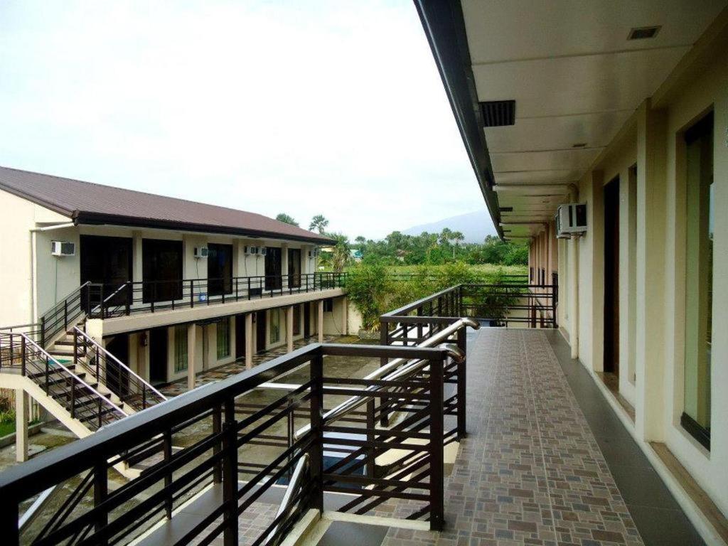 Quezon Premier Hotel Лусена Экстерьер фото
