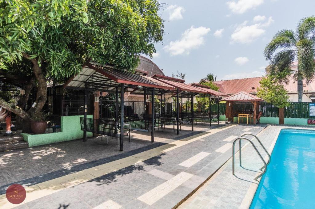 Quezon Premier Hotel Лусена Экстерьер фото